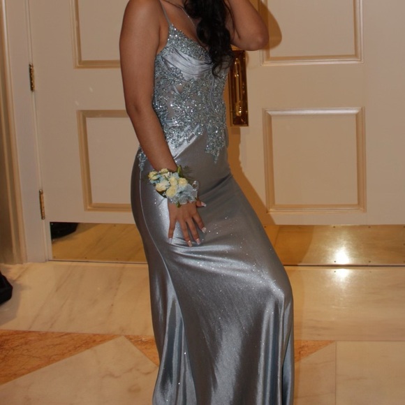 Mermaid Sleeveless Sequined and Beaded Court Train Prom Party Dress
Size 2 - Picture 5 of 5